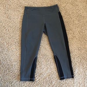Zella gray and black cropped leggings